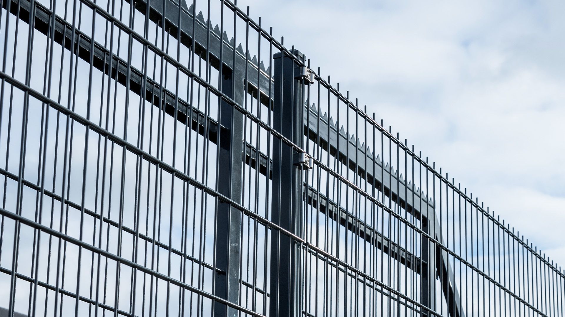 Industriezaun mit Schiebetor