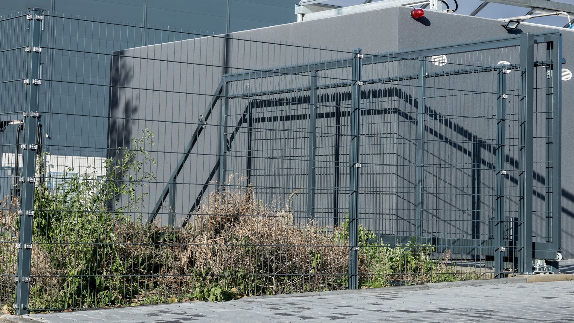 Industriezaun mit Schiebetor